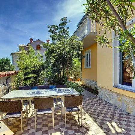 Apartmán Schoene Nur 500 Meter Bis Zum Kieselstrand Mit Grossem Pool, Kueche, Klima, Wlan, Balkon, Grill